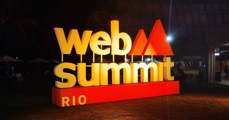 3D do Web Summit Rio, visto de noite.
